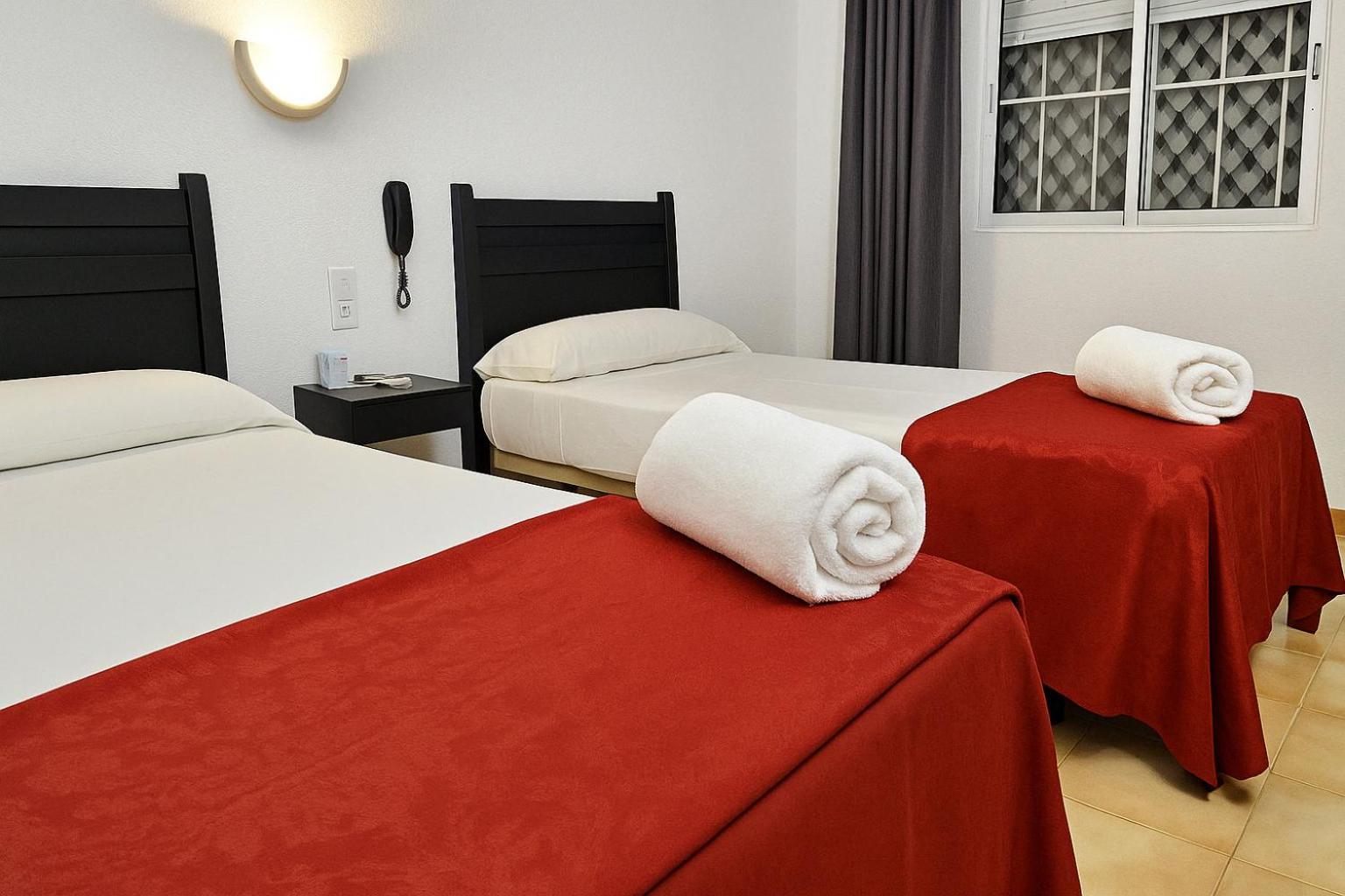 Hotel San Vicente - Centro Playa Conil De La Frontera Buitenkant foto